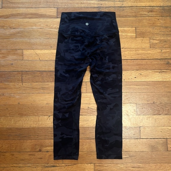 Lululemon Align Crop Tights in Incognito Camo, size 4 - Picture 12 of 13